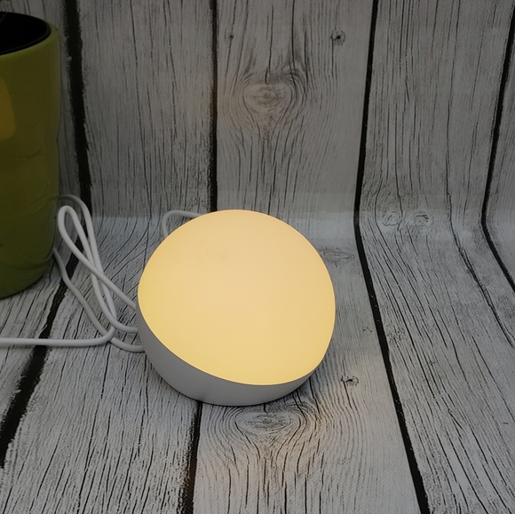 Echo Glow - Multicolor Smart Lamp - Picture 4 of 8